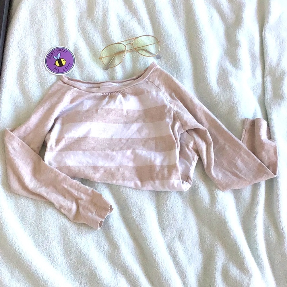 Cute cream colored stripped long sleeve 🤍✨